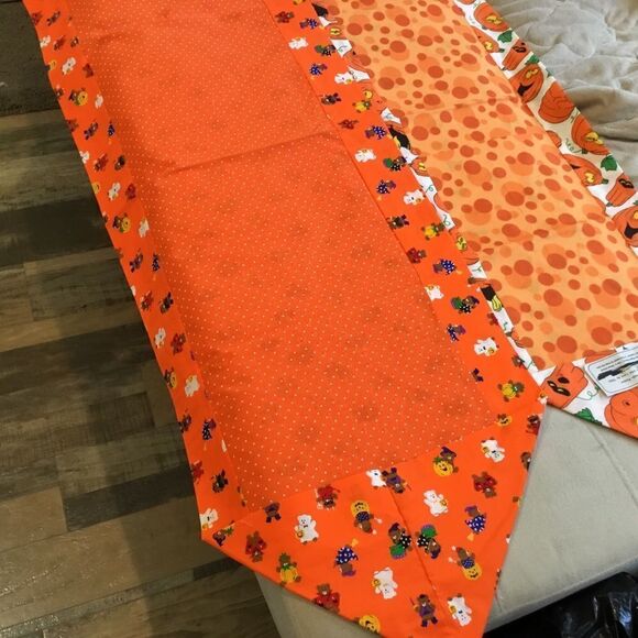 NWT. Hand Crafted Halloween Runners Set of 2 - Picture 4 of 9